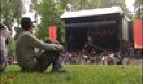 12-07-2008: Les Ardentes à côté des scènes